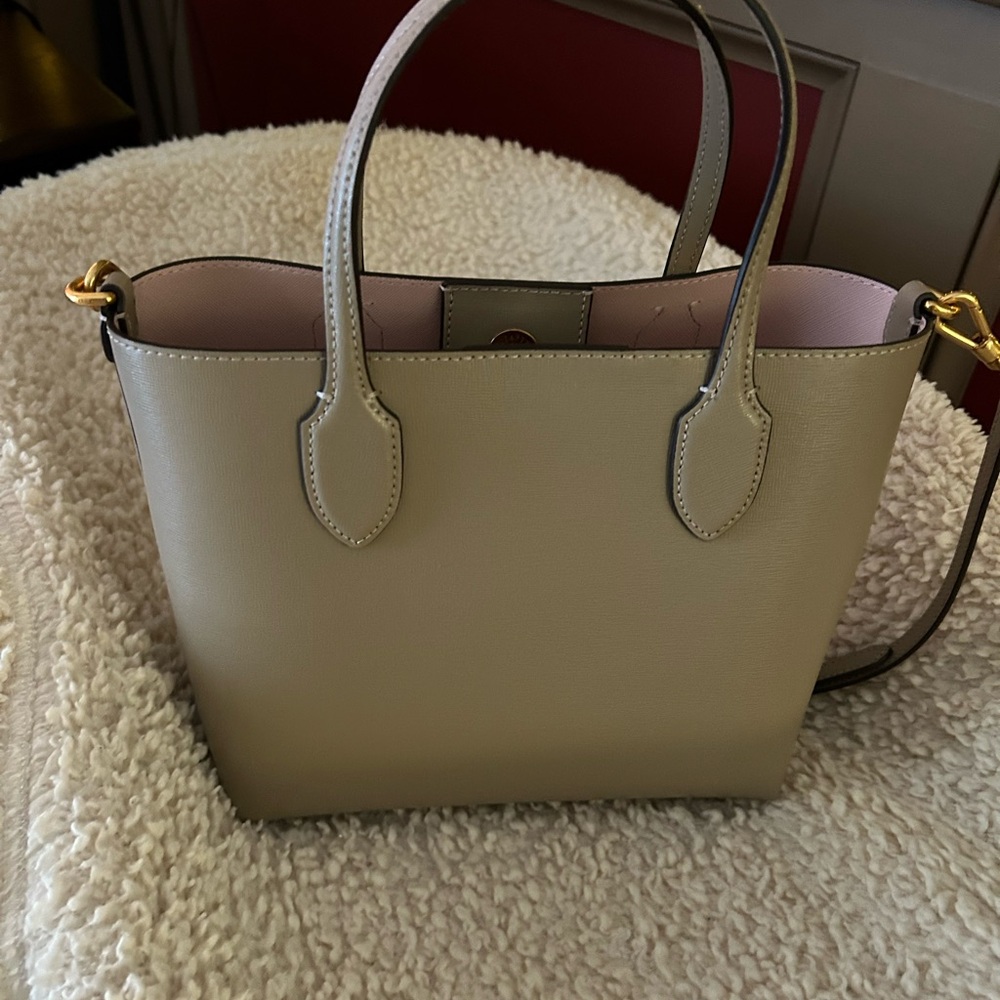 Kate Spade KC925 Bleecker Saffiano
Leather Medium Crossbody Tote Timeless - Picture 2 of 4